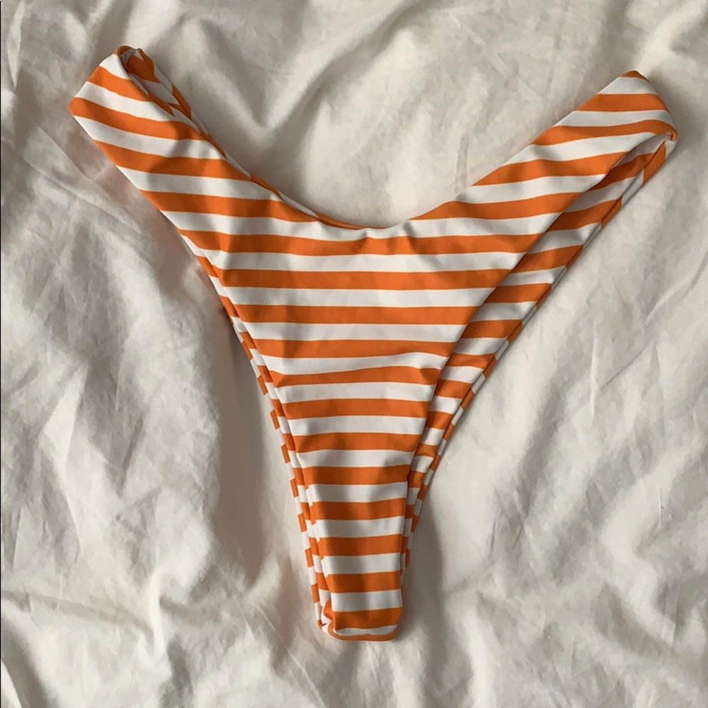 //bikini// - Picture 3 of 4